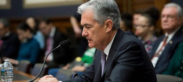Szef FED Jerome Powell zaczyna urzędowanie od podwyżki stóp
