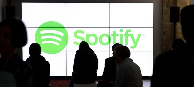 Spotify od początku działalności musi walczyć z zarzutami o łamanie praw autosrskich.